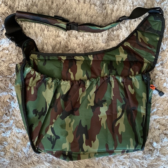 DIAPER DUDE CAMO DIAPER BAG - Picture 6 of 9